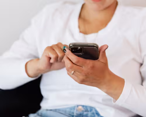 Cliente enviando mensagem pelo WhatsApp para o chaveiro em Colombo PR